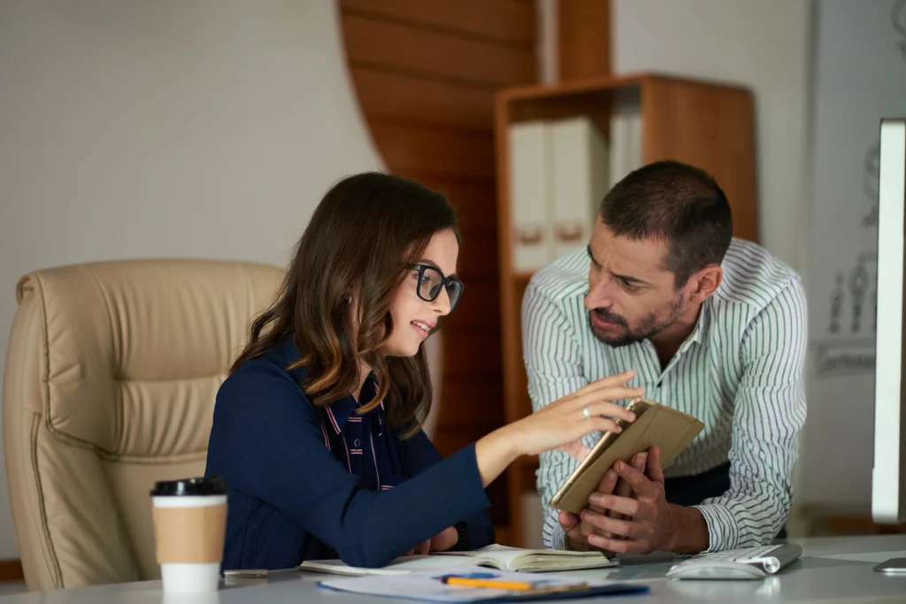 Financial advisor adving the widow